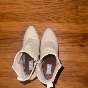 MIA Women's white Ankle Booties
